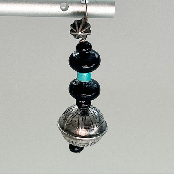 Vintage Southwestern Turquoise Onyx Sterling Silver Navajo Pearl Earrings - Picture 5 of 7